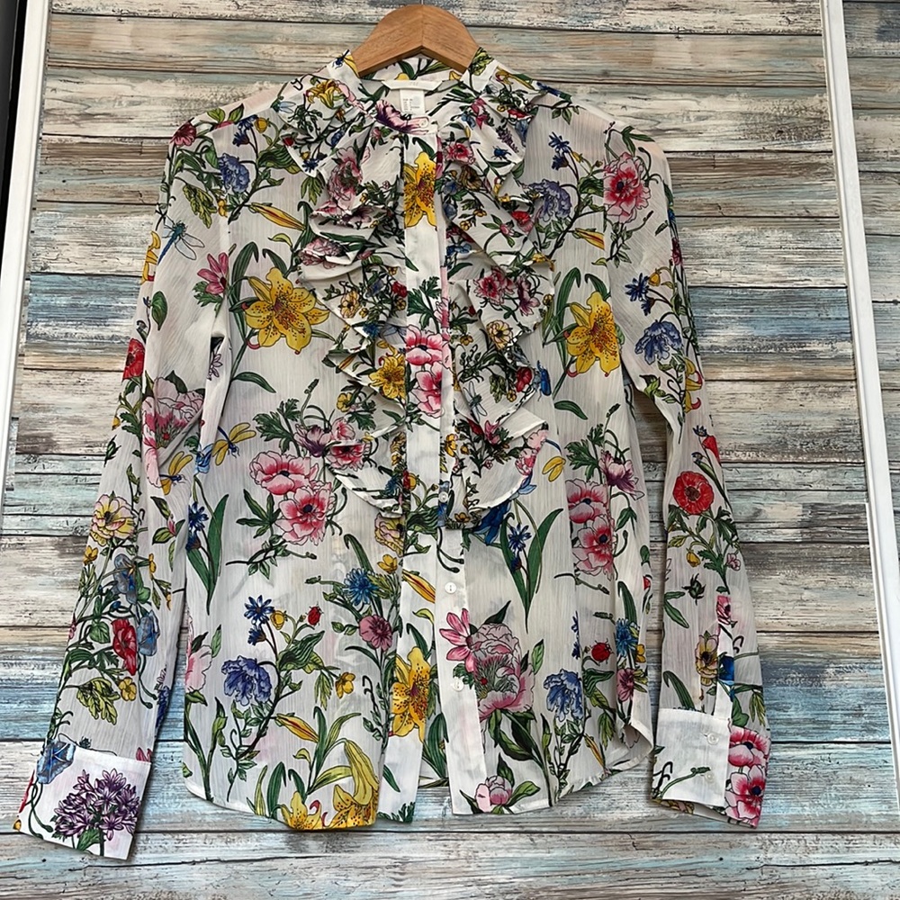 H amd M gorgeous top no tag wore only once,looks new no tear nor stain
